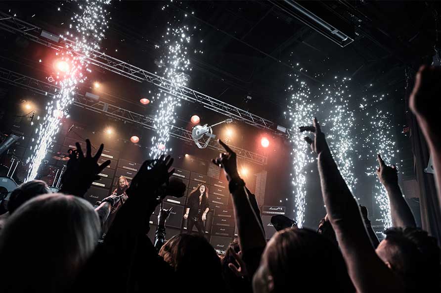 Guitarra inquebrável Malmsteen faz de tudo para destruir a guitarra mas foi impossível quebrá-la.